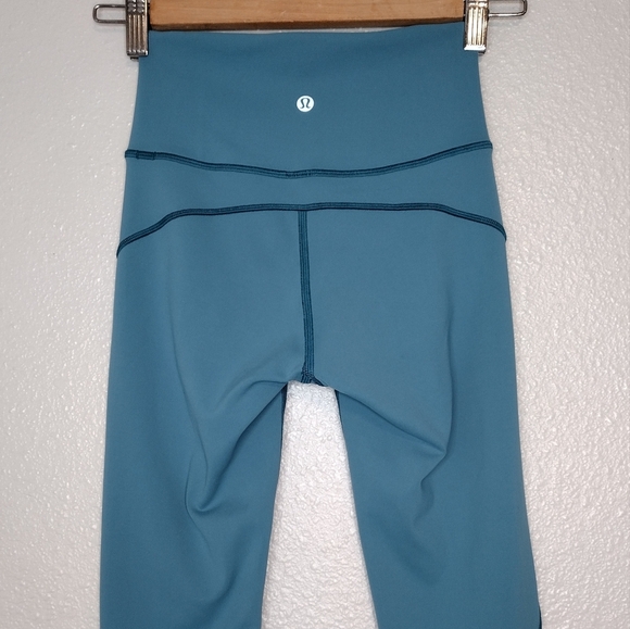 Lululemon Blue Low-Rise Cropped Ankle Length Workout Athletic Leggings Size 2 - Picture 5 of 15